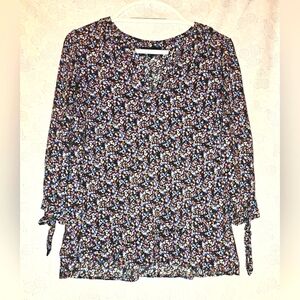 ✨️ Cynthia Rowley V-neck Ditsy Floral Blouse ~ Large/ Black Multi
